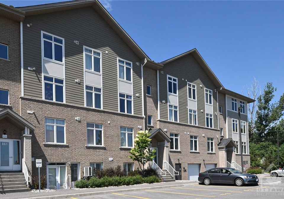 857-blackcomb-private-ottawa-ontario-1245897