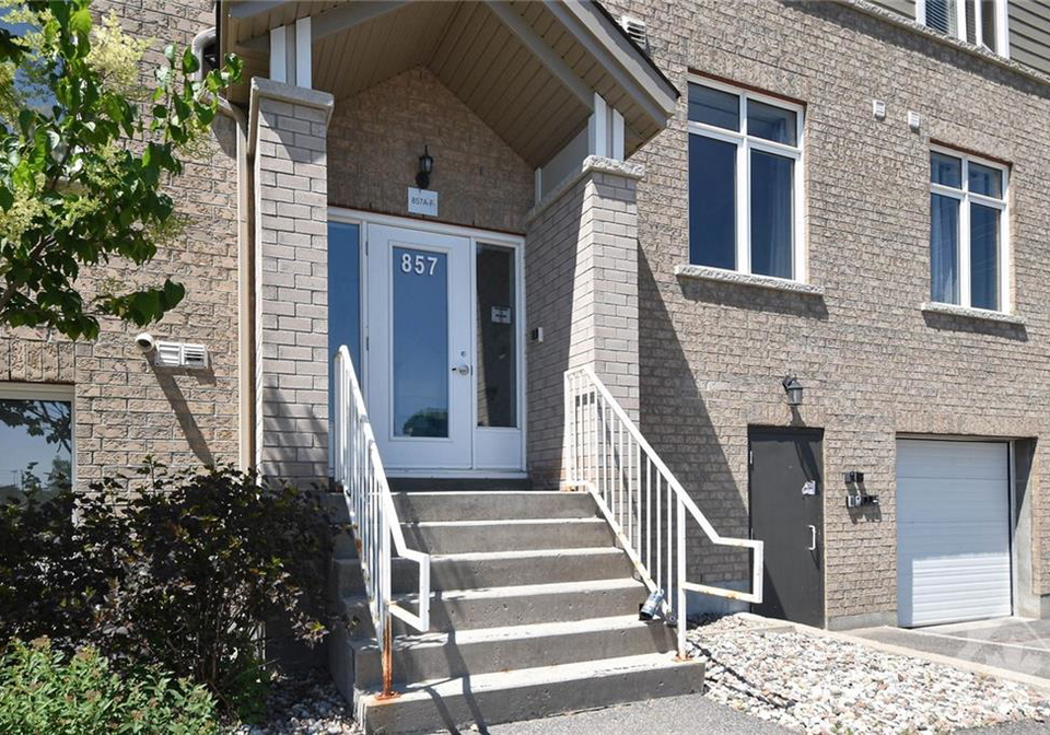 857-blackcomb-private-ottawa-ontario-1245897
