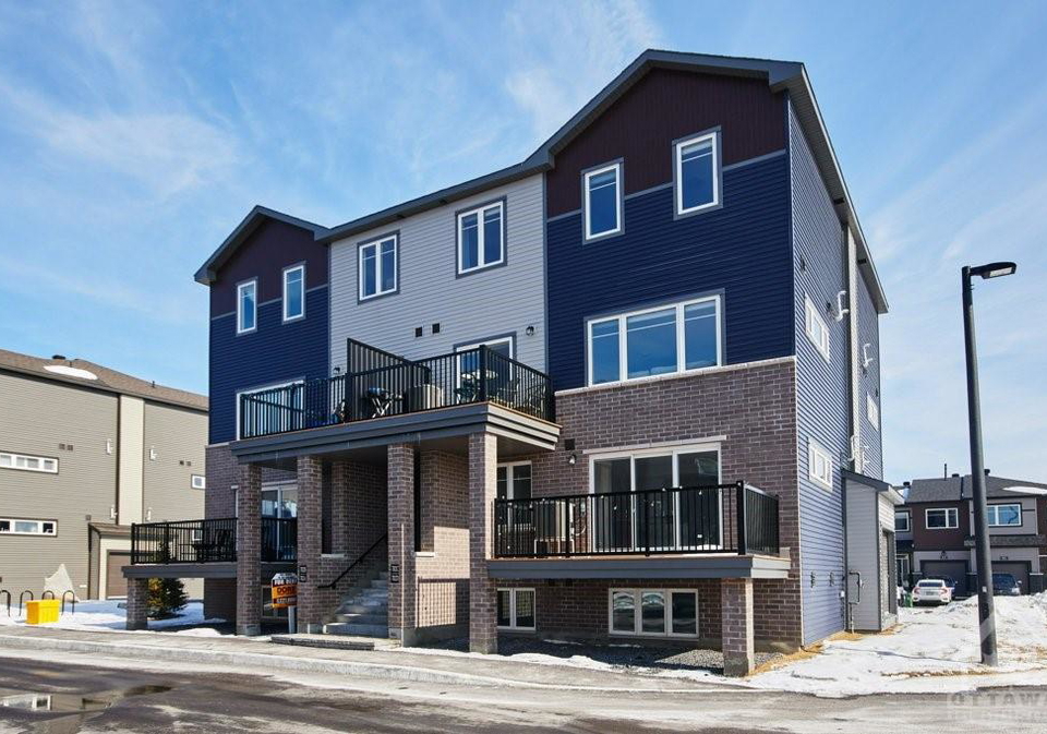 702-amberwing-private-ottawa-ontario-1284272