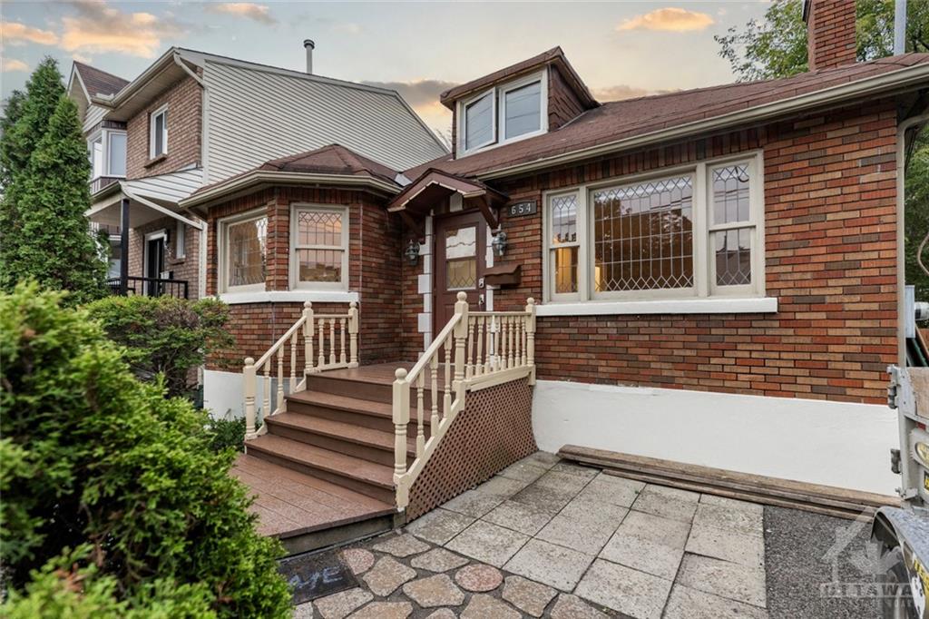 654 CHURCHILL Avenue N, Ottawa
