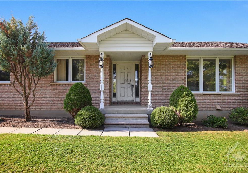 6538 MCCORDICK Road , North Gower
