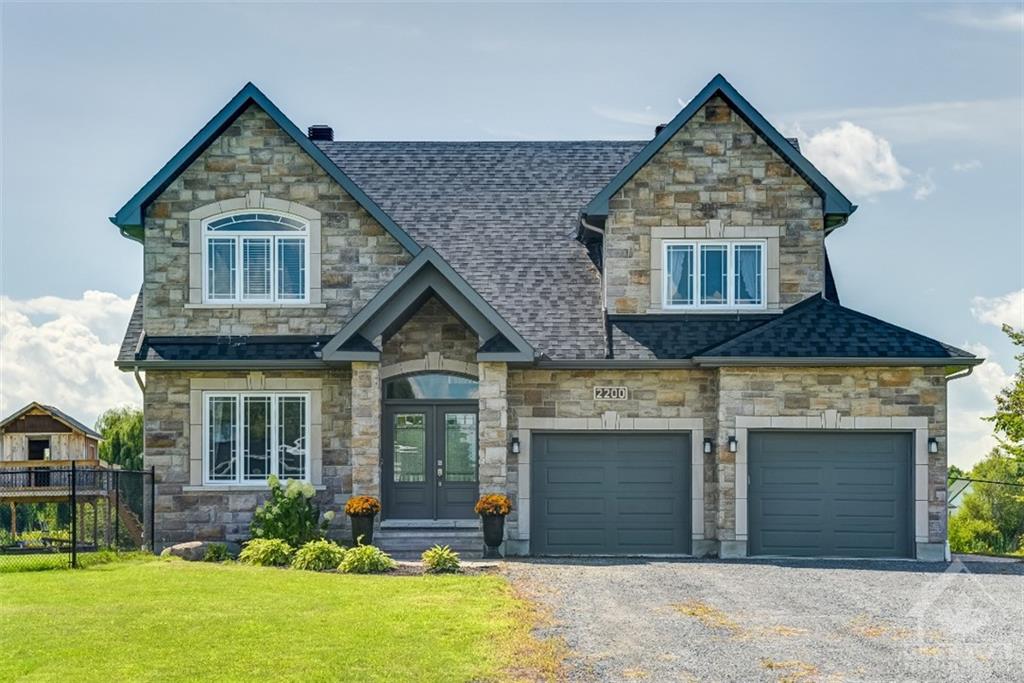 2200 ONYX Street , Vars