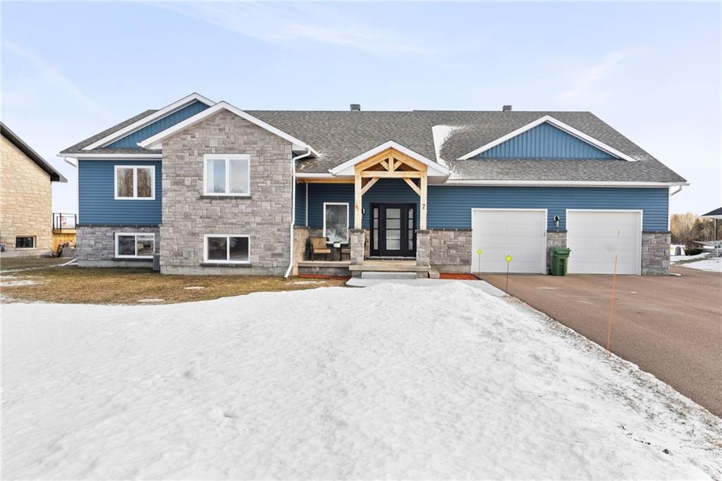 7 Fairway Drive, Petawawa