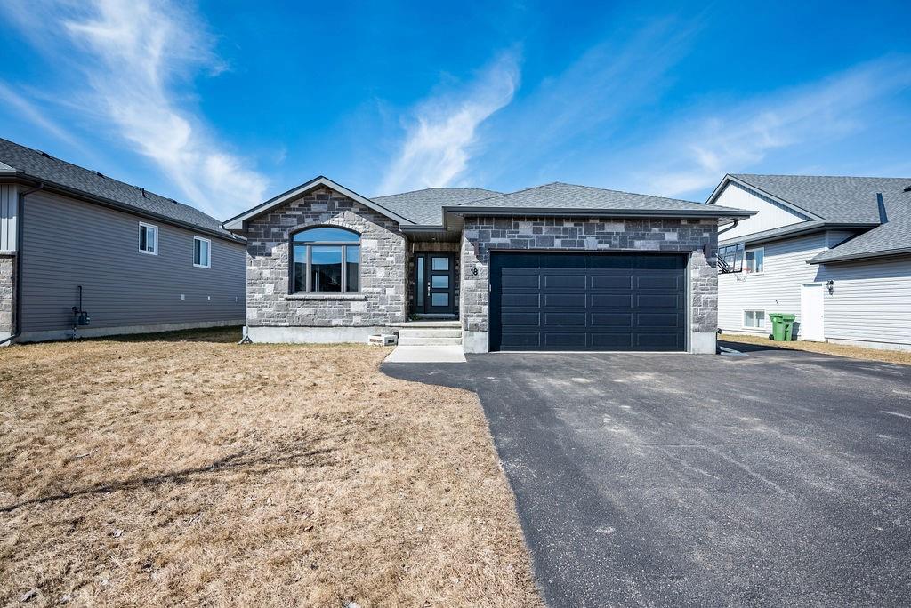 Similar Sold Properties to 10 Hoffman Street, Petawawa, HOFFMAN