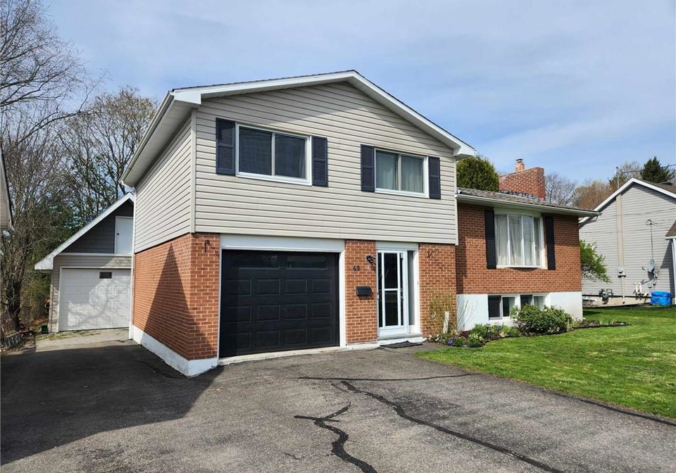 49-centre-street-brockville-ontario-1388114