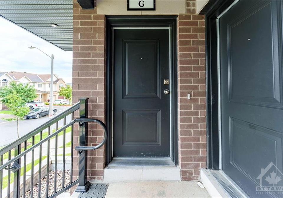390-rolling-meadow-crescent-ottawa-ontario-1410717