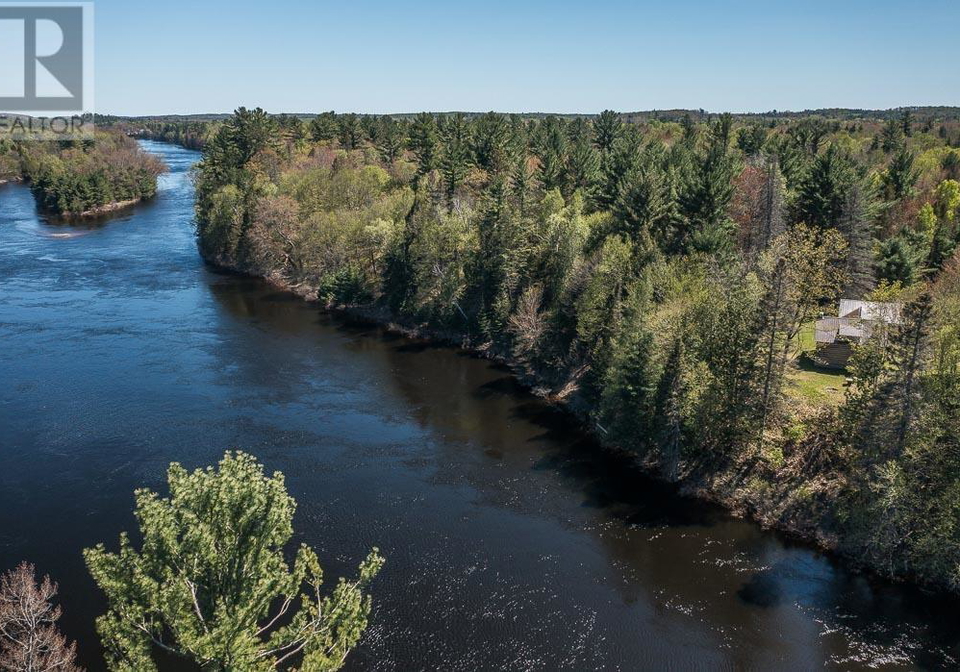 end-of-warnock-road-iron-bridge-ontario-sm251197