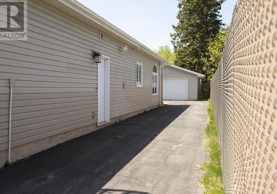 481-lake-st-sault-ste-marie-ontario-sm253487