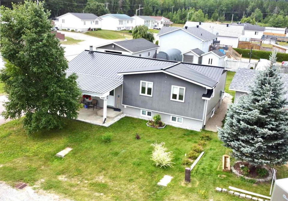 833-des-rosiers-rue-dubreuilville-ontario-sm260079