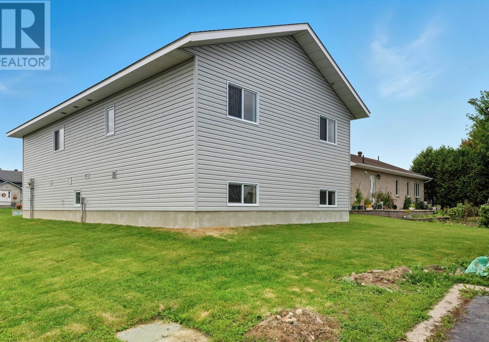 237-pentagon-boulevard-sault-ste-marie-ontario-sm260448