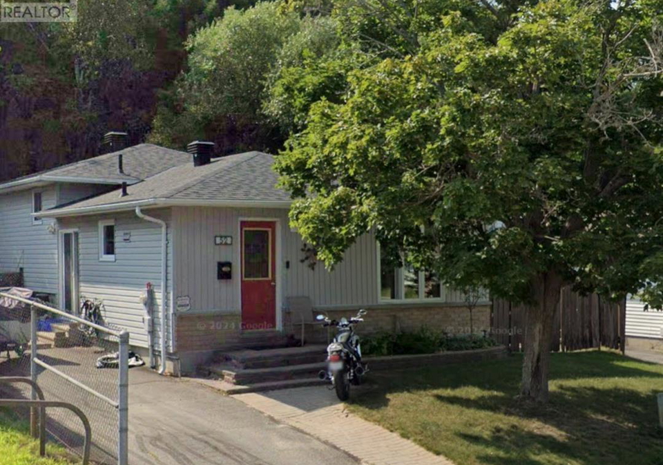 52-hergott-avenue-elliot-lake-ontario-sm260500
