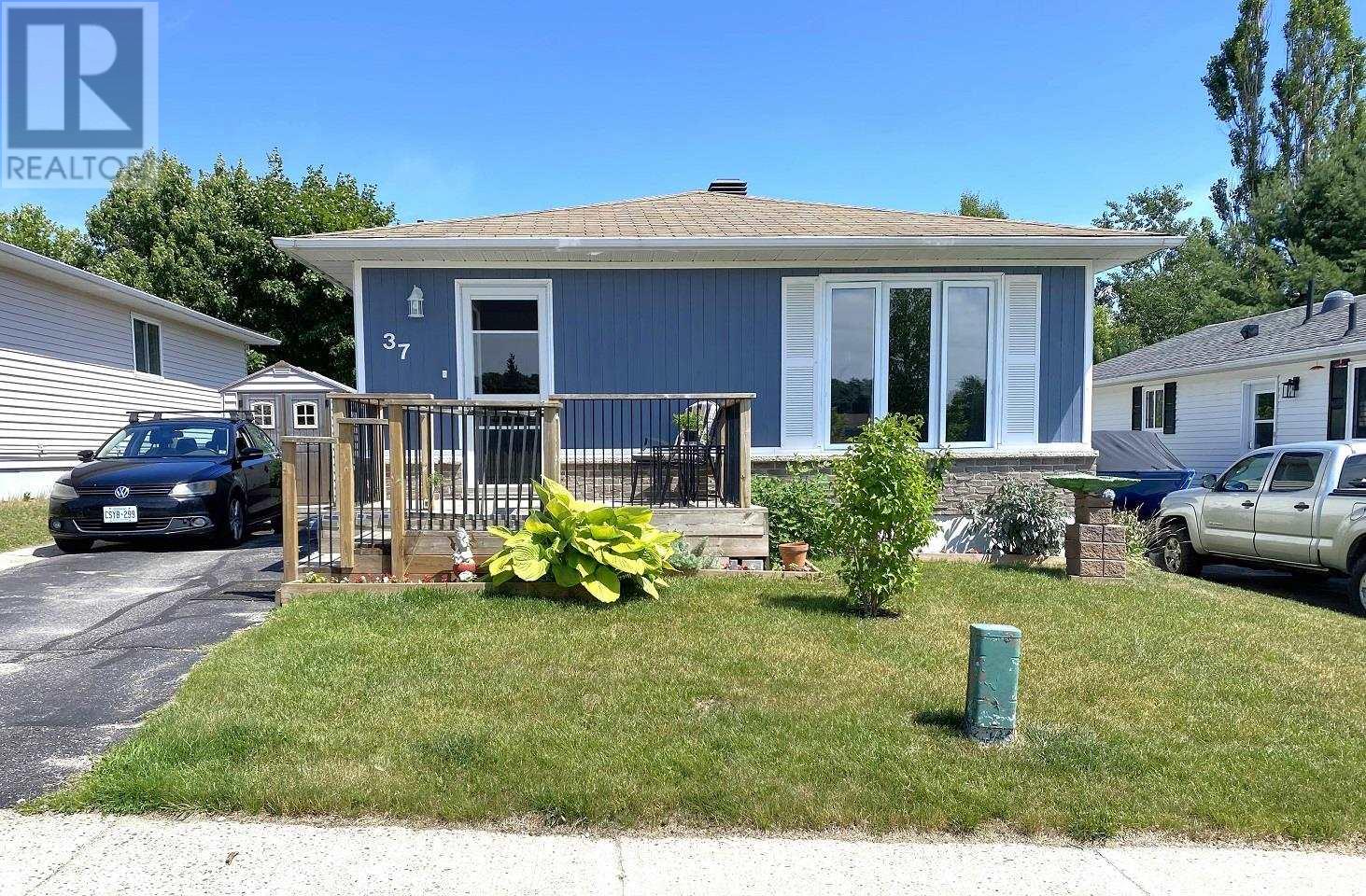37-ste-camillus-crescent-elliot-lake-ontario-sm260503