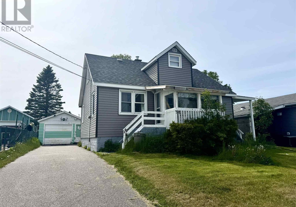 38-third-avenue-wawa-ontario-sm260509