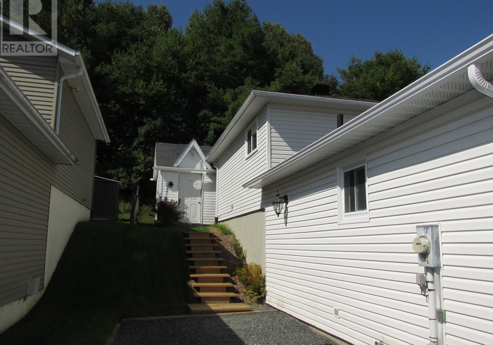 36-hergott-avenue-elliot-lake-ontario-sm260548