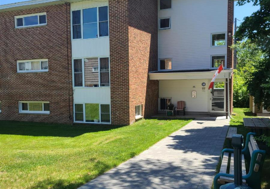 25-mississauga-avenue-33-elliot-lake-ontario-sm260639