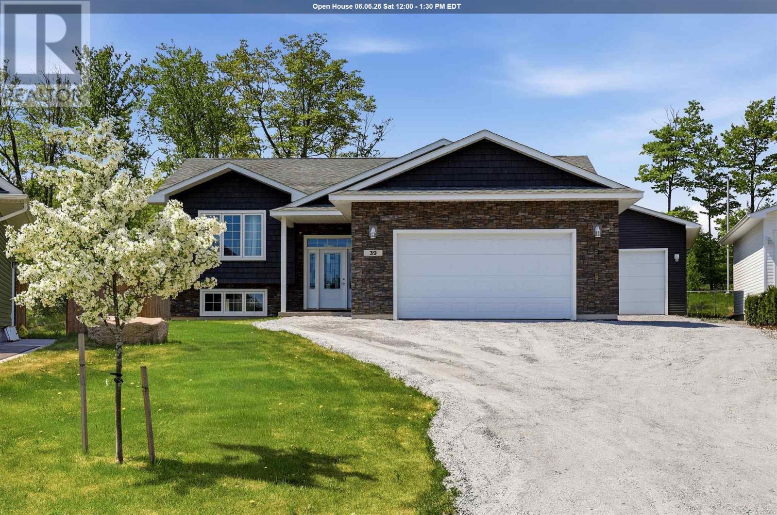39-saddle-crescent-sault-ste-marie-ontario-sm260671