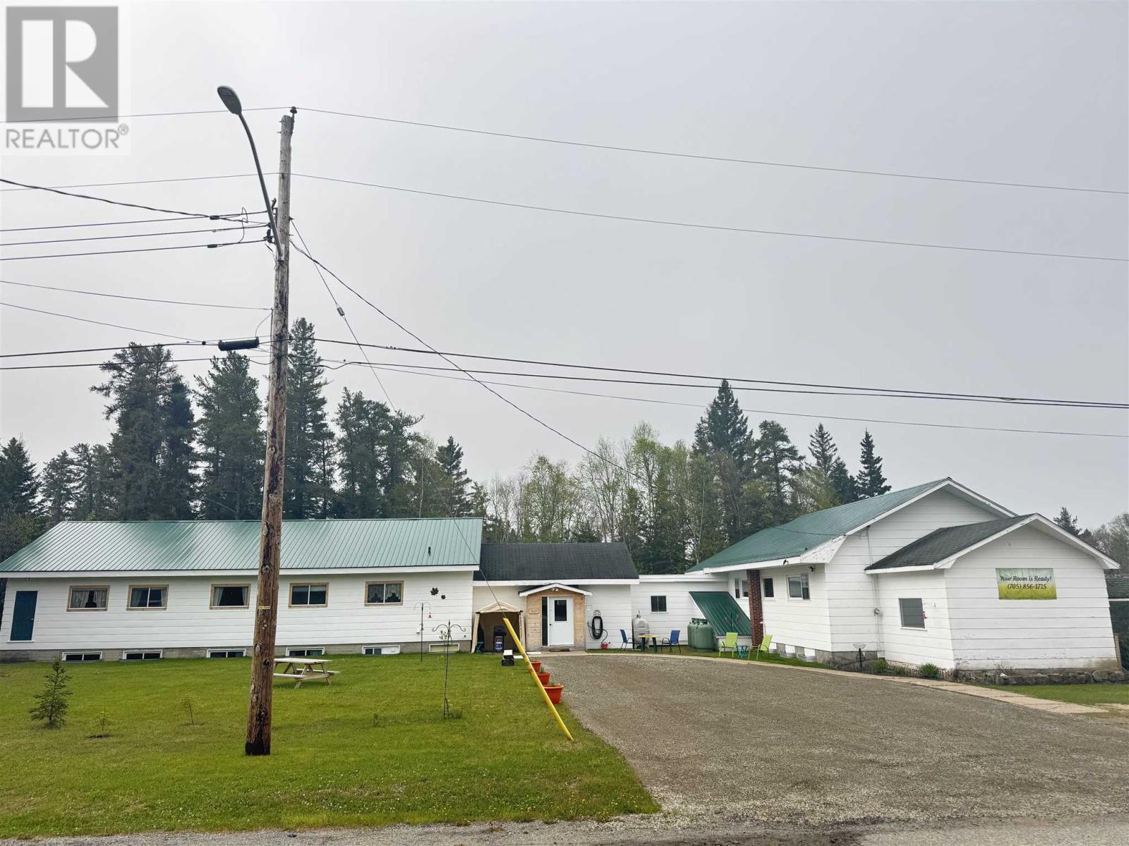 323-hardy-avenue-wawa-ontario-sm260678