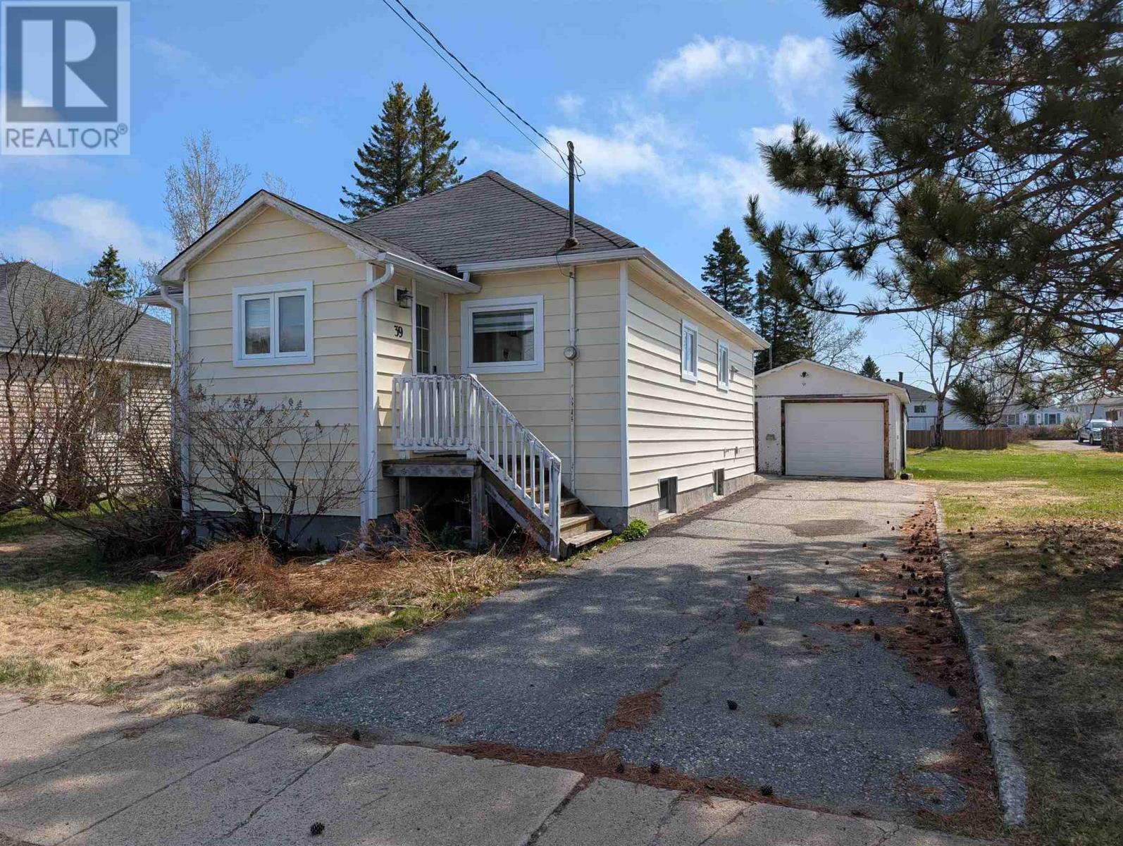 39-beck-avenue-wawa-ontario-sm260703