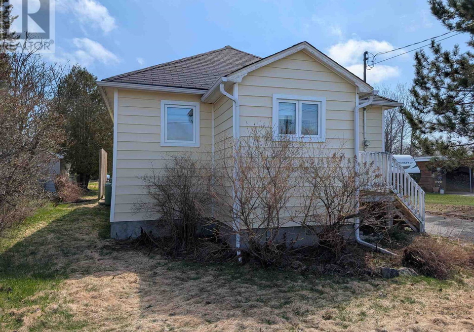 39-beck-avenue-wawa-ontario-sm260703