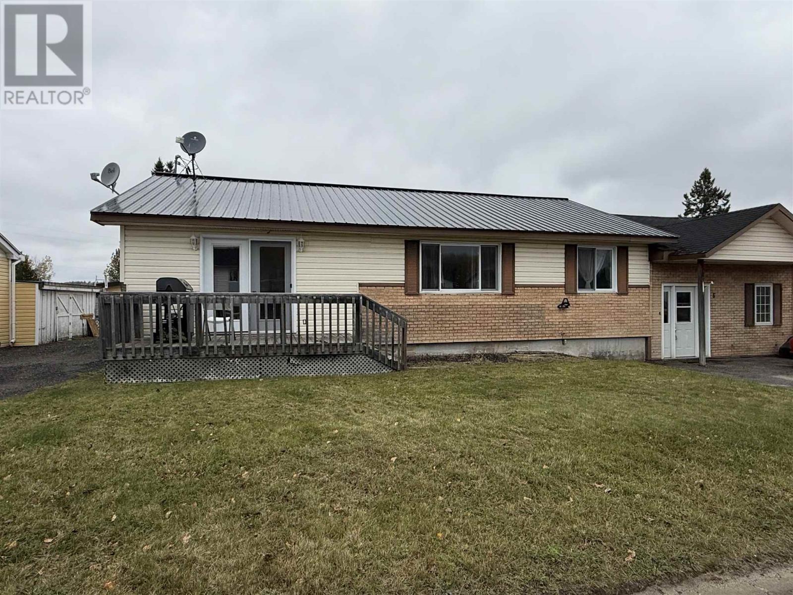 6-rue-des-pins-dubreuilville-ontario-sm260928