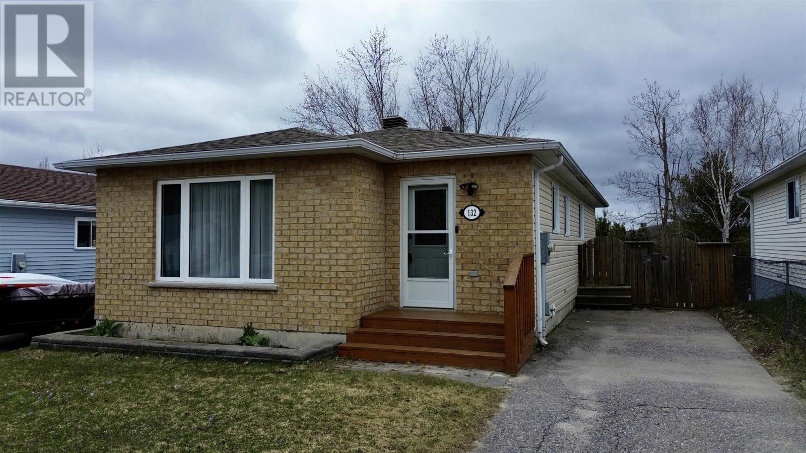 132-taylor-boulevard-elliot-lake-ontario-sm260933