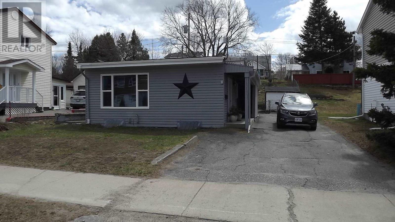 107-hutchison-avenue-elliot-lake-ontario-sm260950
