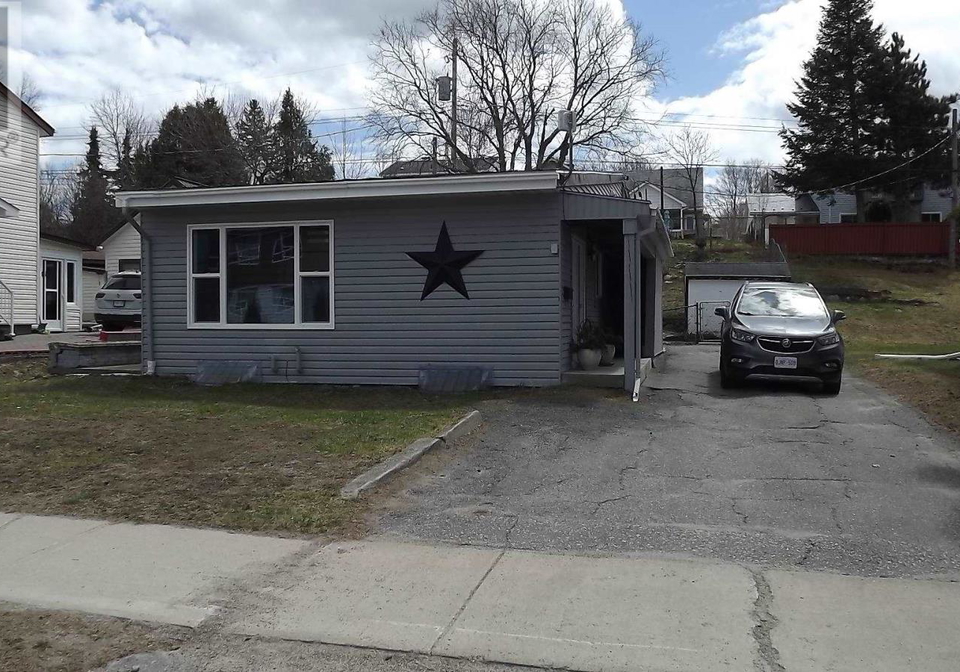 107-hutchison-avenue-elliot-lake-ontario-sm260950