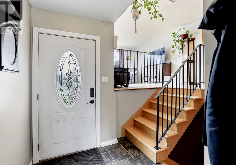 82-frontenac-street-sault-ste-marie-ontario-sm260954