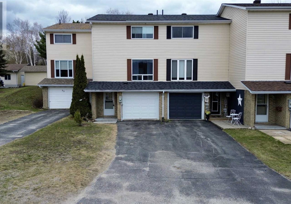 31-forest-place-elliot-lake-ontario-sm260979