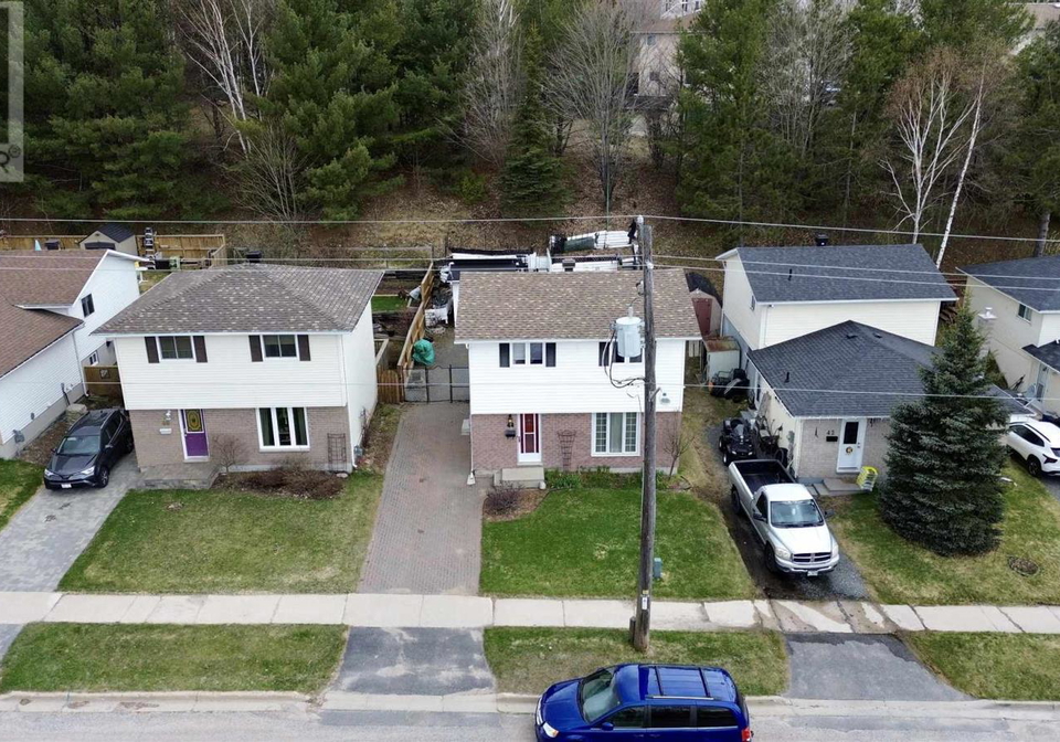 44-hergott-avenue-elliot-lake-ontario-sm260983