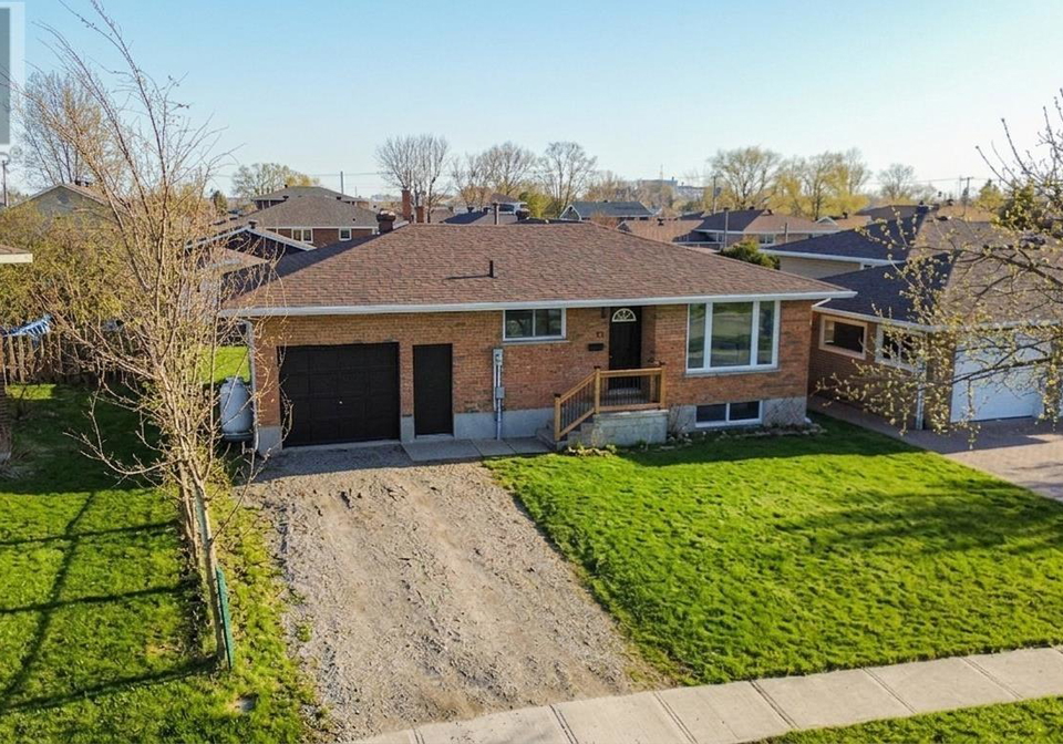 35-pozzebon-crescent-sault-ste-marie-ontario-sm261055