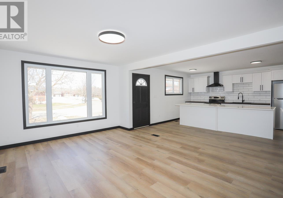 35-pozzebon-crescent-sault-ste-marie-ontario-sm261055