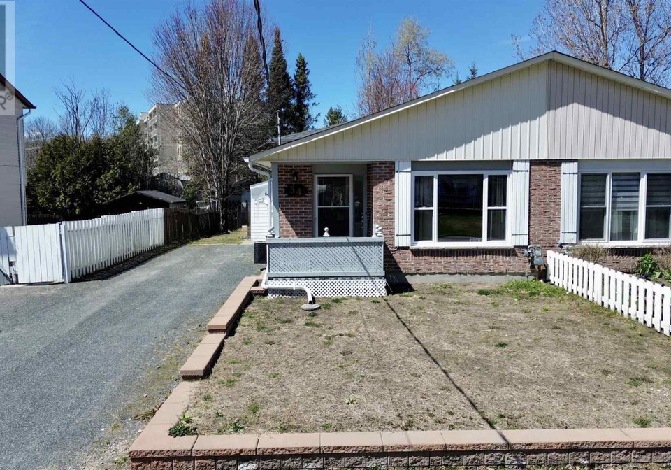 54a-washington-crescent-elliot-lake-ontario-sm261060