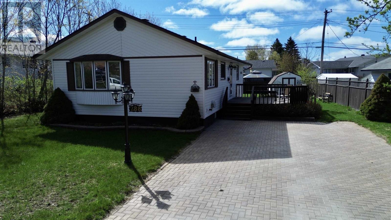 288-mississauga-avenue-elliot-lake-ontario-sm261075