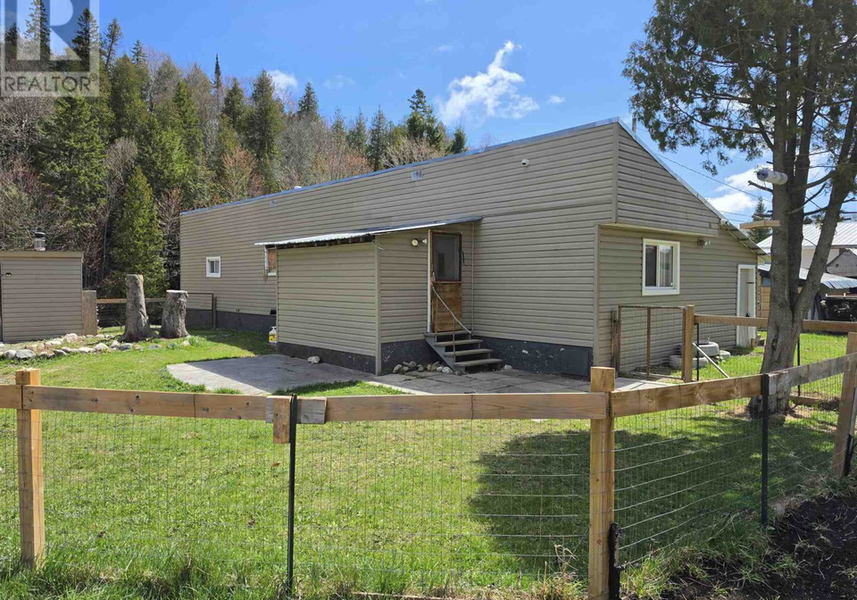 38-heidi-ct-aweres-township-ontario-sm261094