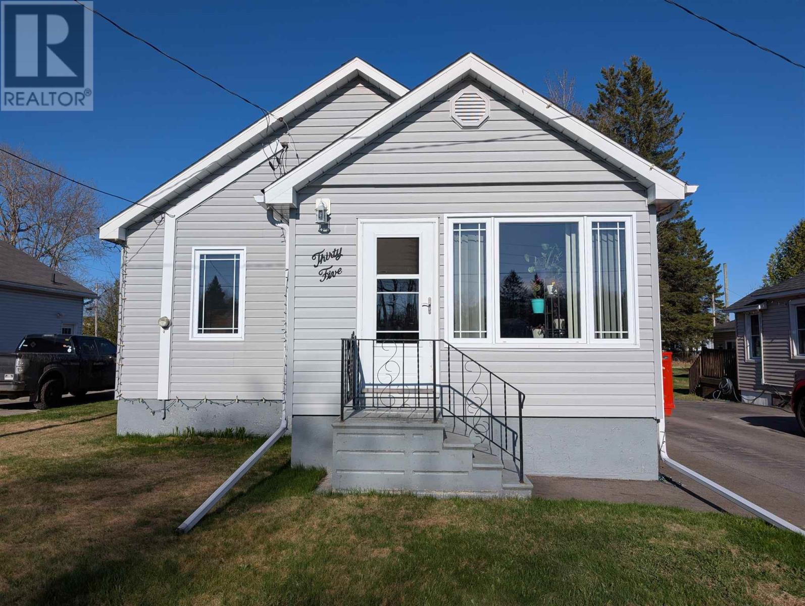 35-beck-avenue-wawa-ontario-sm261199