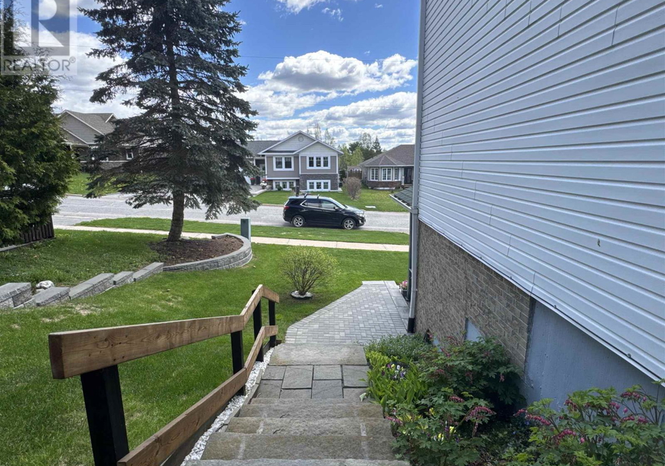 11-gauthier-place-elliot-lake-ontario-sm261216