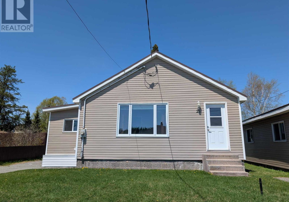 21-joliet-street-wawa-ontario-sm261247