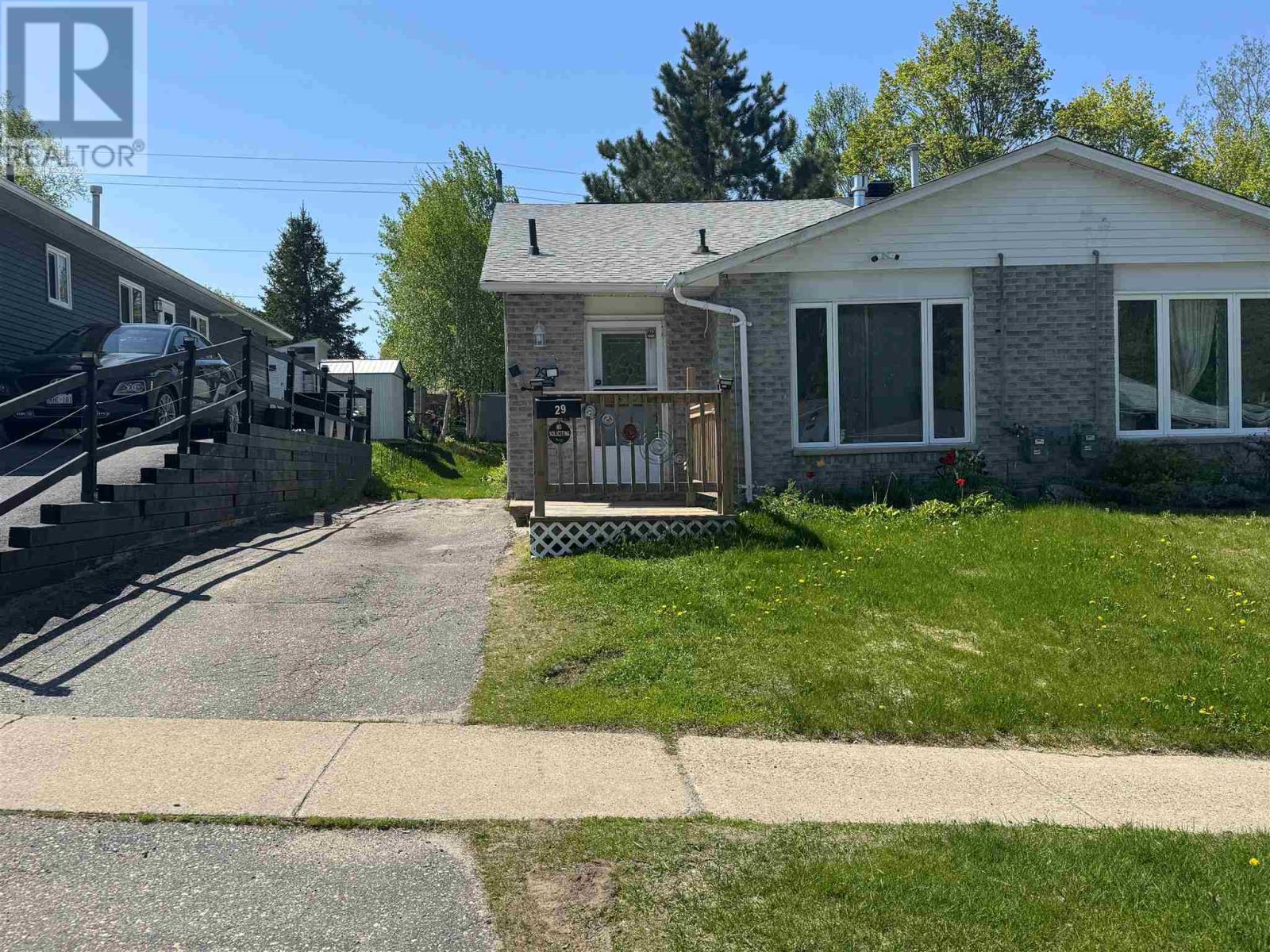 29-colwill-drive-elliot-lake-ontario-sm261261