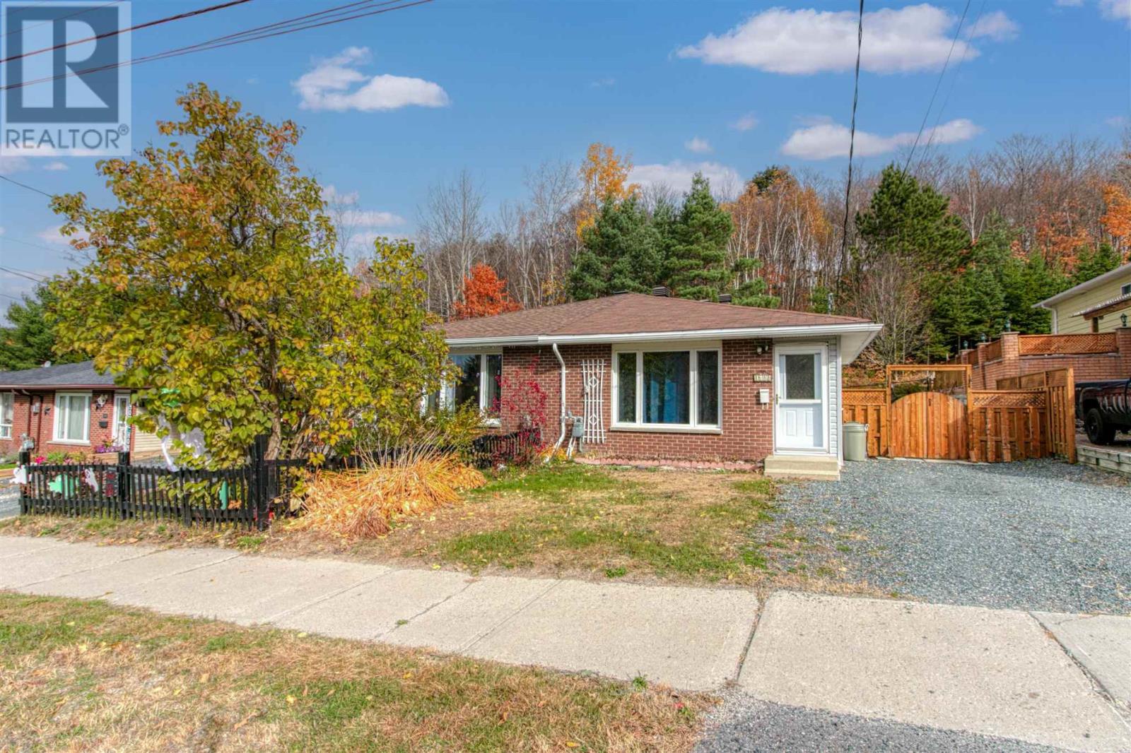 168b-ottawa-avenue-elliot-lake-ontario-sm261455