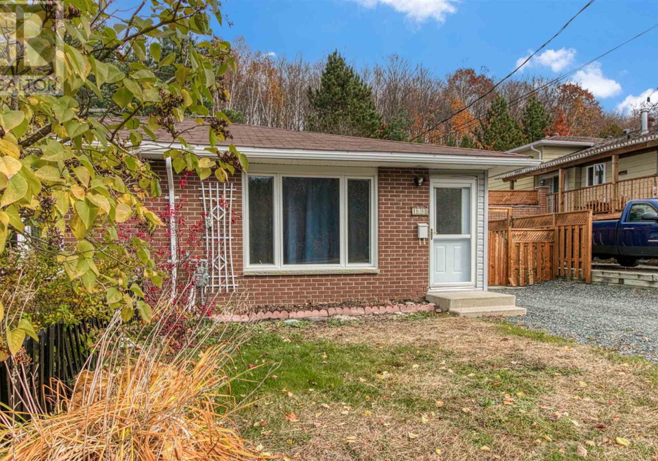 168b-ottawa-avenue-elliot-lake-ontario-sm261455