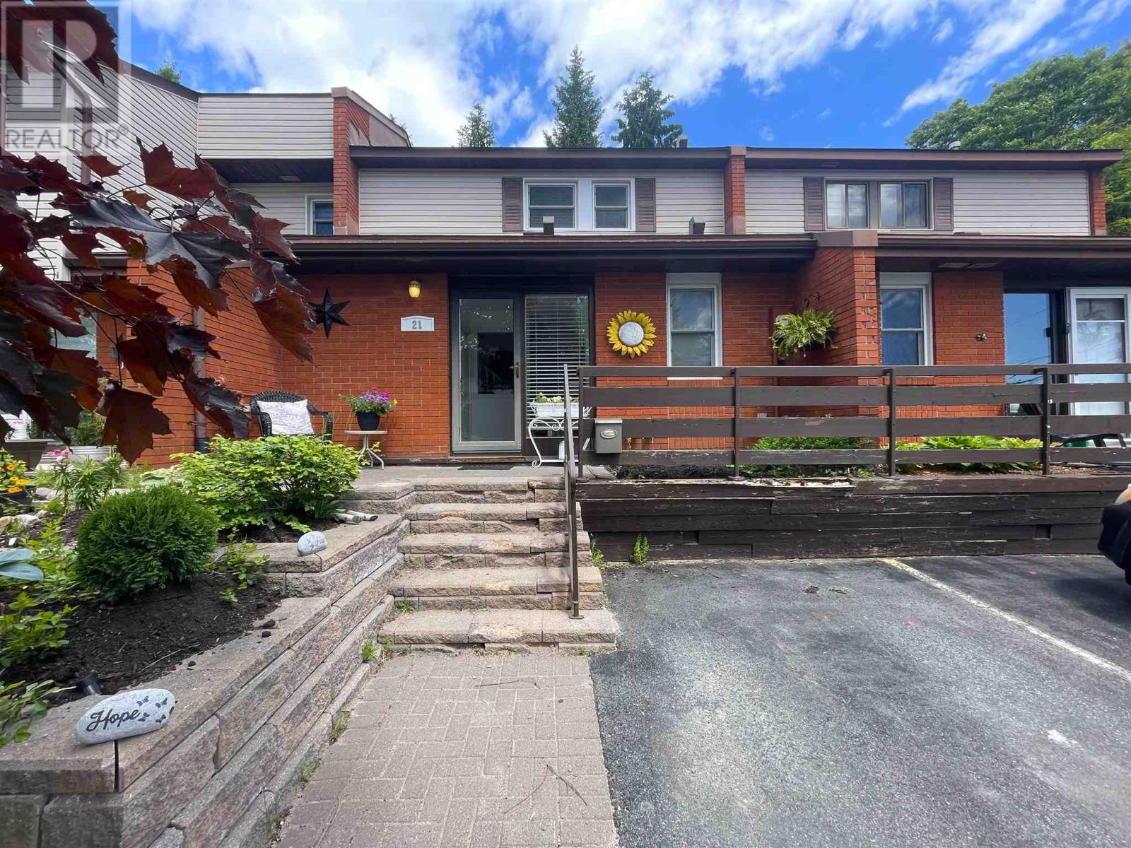 21-capital-place-elliot-lake-ontario-sm261495