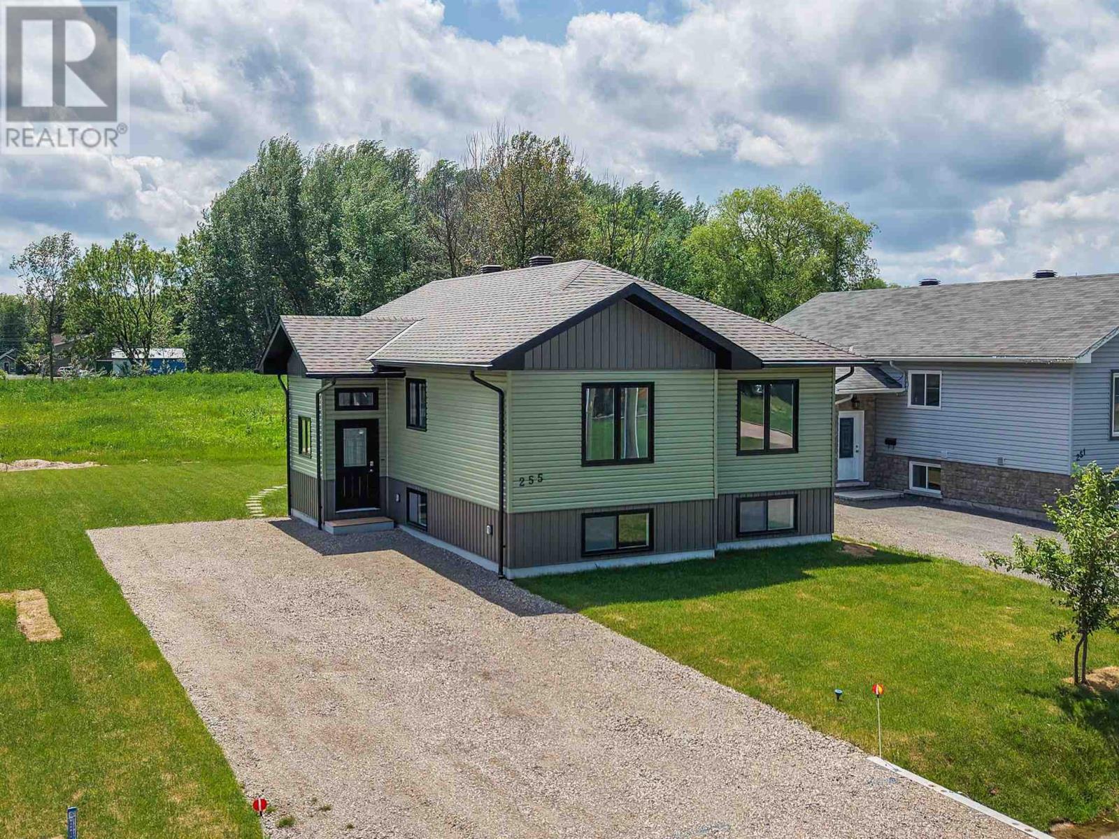 255-east-balfour-street-sault-ste-marie-ontario-sm261525