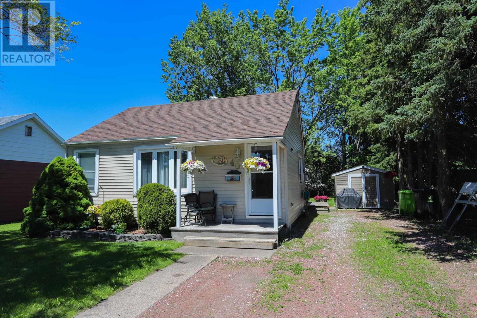 40-montgomery-avenue-sault-ste-marie-ontario-sm261577