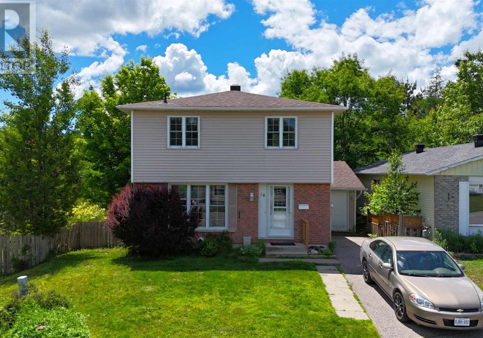 44-macdonald-ct-elliot-lake-ontario-sm261580