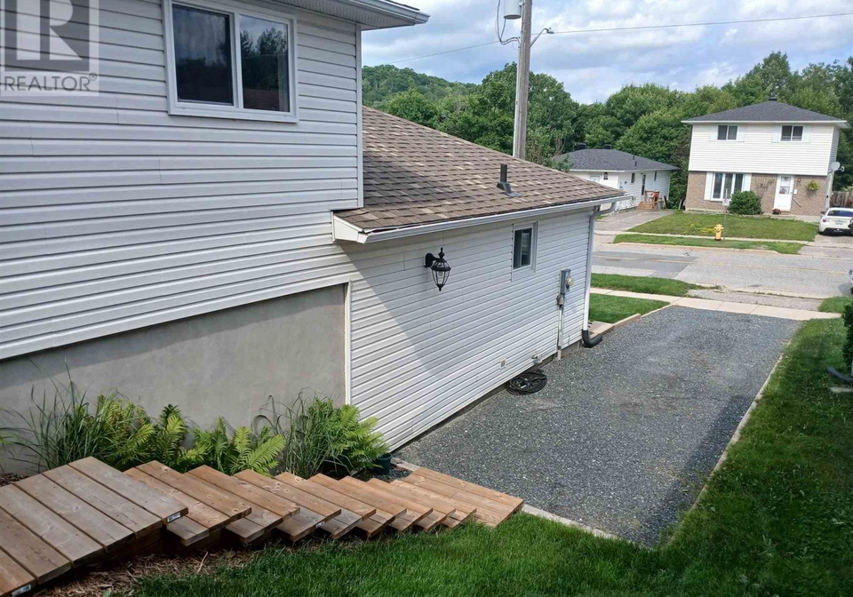 36-hergott-avenue-elliot-lake-ontario-sm261700