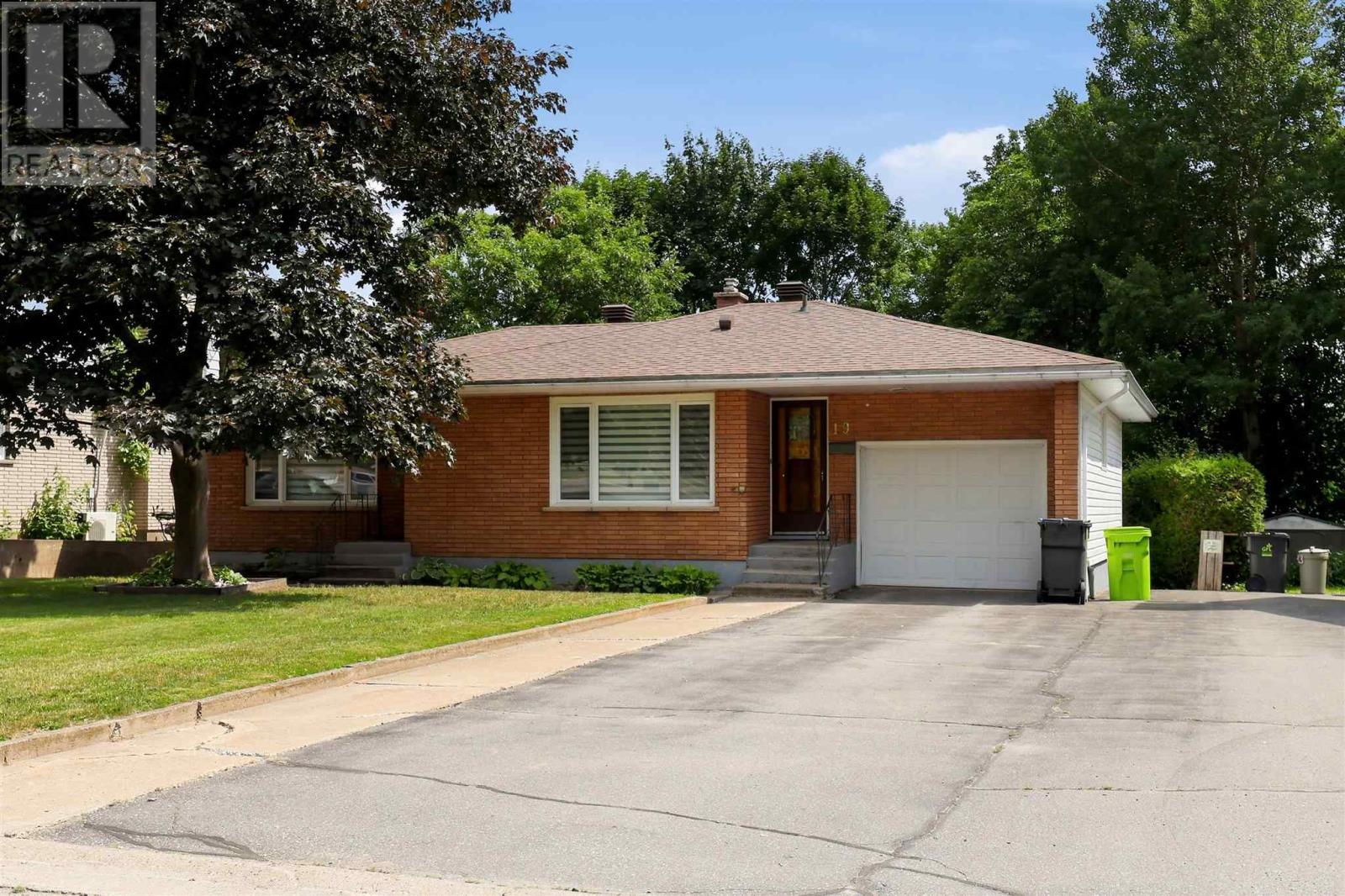 19-grandriver-crescent-sault-ste-marie-ontario-sm261712