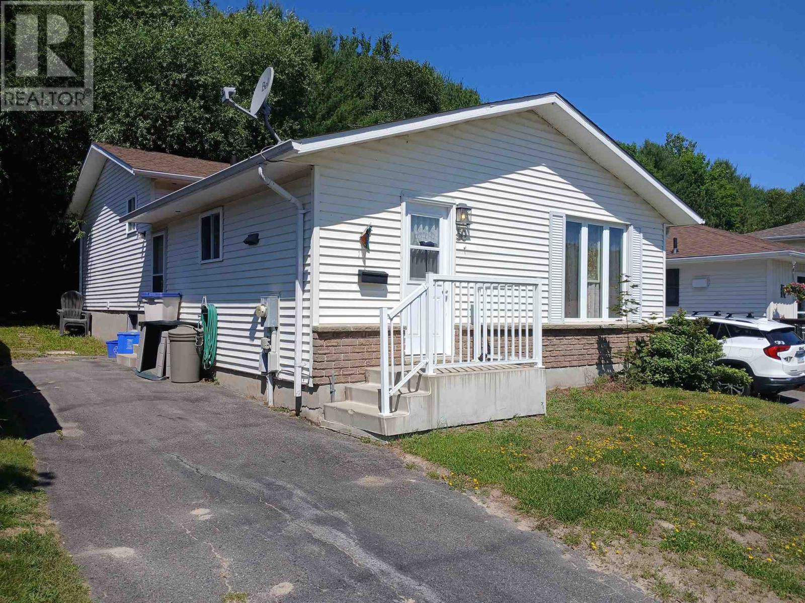 50-hergott-avenue-elliot-lake-ontario-sm261730