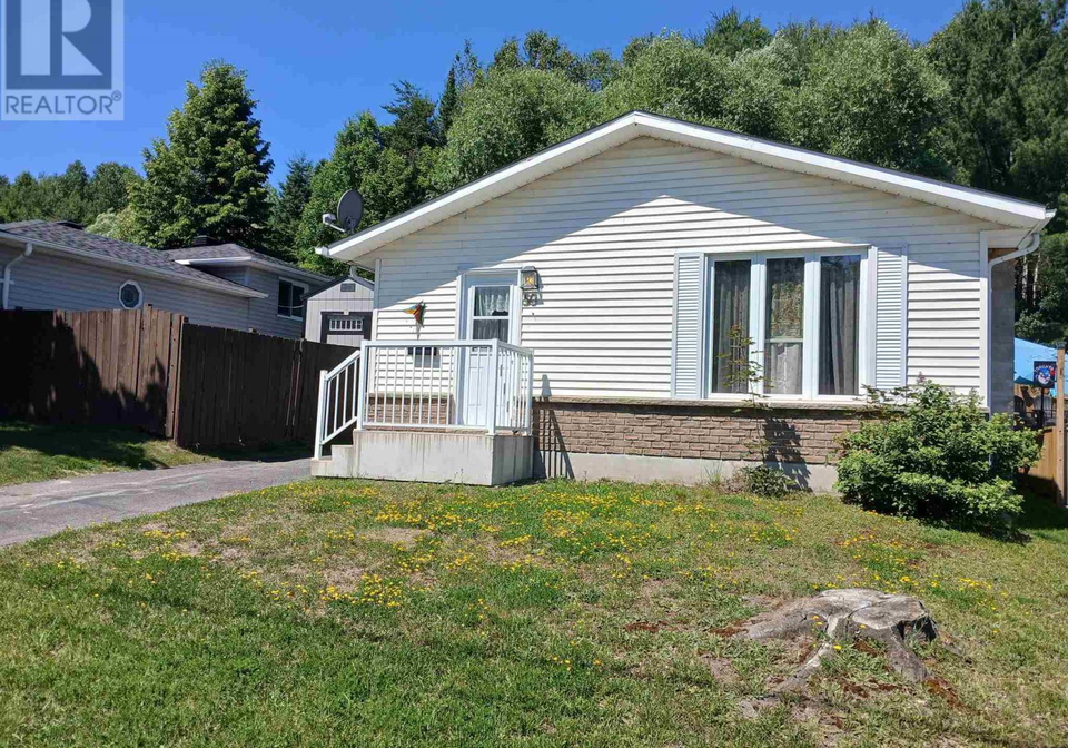 50-hergott-avenue-elliot-lake-ontario-sm261730