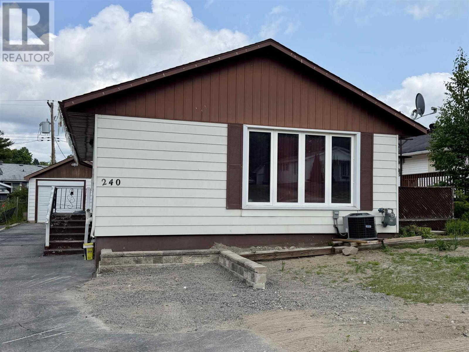 240-mississauga-avenue-elliot-lake-ontario-sm261736